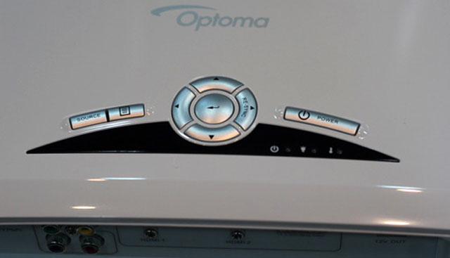 Ảnh máy chiếu Optoma Full HD 'giá mềm'