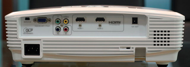 Ảnh máy chiếu Optoma Full HD 'giá mềm'