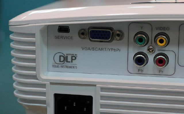 Ảnh máy chiếu Optoma Full HD 'giá mềm'