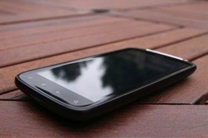Chọn mua Samsung Galaxy S II hay HTC Sensation