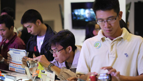 Sony NEX-C3 giá 12 triệu kèm ống kit