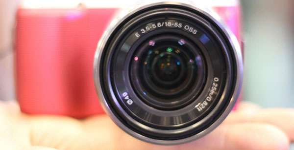 Sony NEX-C3 giá 12 triệu kèm ống kit