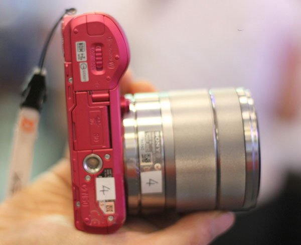 Sony NEX-C3 giá 12 triệu kèm ống kit