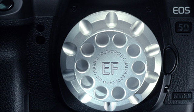 Nắp đậy thân máy đắt bằng ống kính