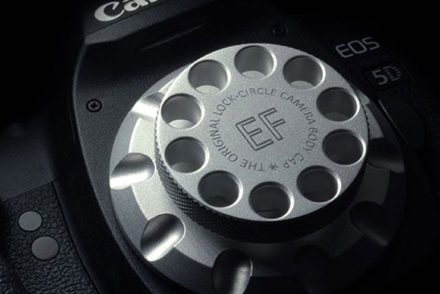 Nắp đậy thân máy đắt bằng ống kính