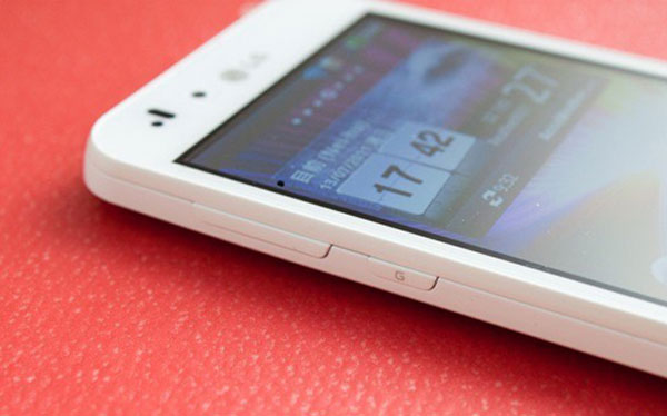 LG Optimus White tháng 8 bán tại VN