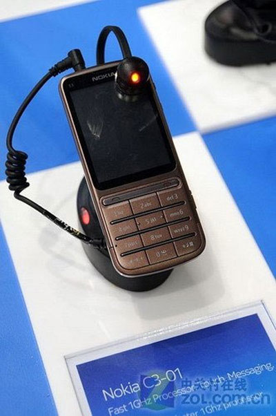 Nokia C3-01.5 tốc độ 1GHz chạy S40