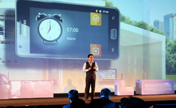 Làng điện thoại chính hãng sôi động