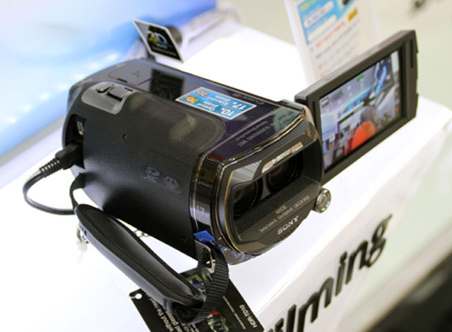 Máy quay 3D cầm tay của Sony giá 37 triệu
