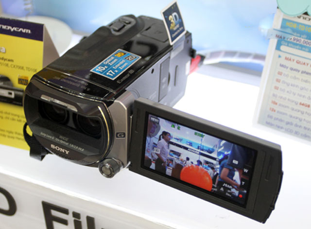 Máy quay 3D cầm tay của Sony giá 37 triệu