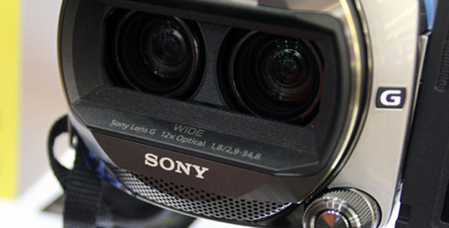 Máy quay 3D cầm tay của Sony giá 37 triệu