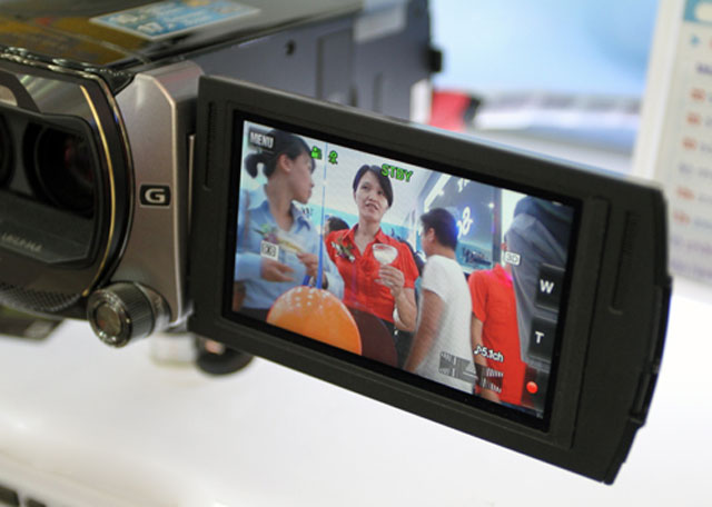 Máy quay 3D cầm tay của Sony giá 37 triệu