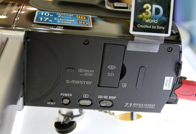 Máy quay 3D cầm tay của Sony giá 37 triệu