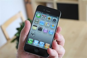 Apple ngụ ý iPhone 5 ra mắt tháng 9