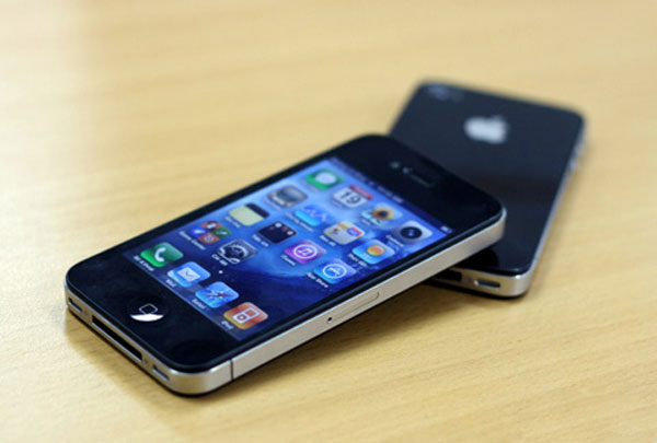 iPhone 4 vẫn bán tốt dù sắp có iPhone 5