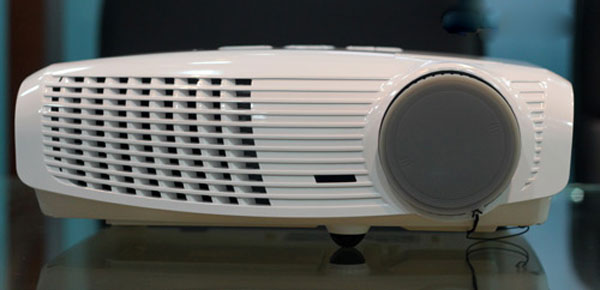 Đánh giá máy chiếu Optoma HD20LV