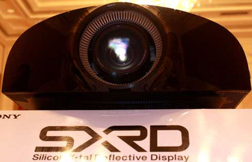 Máy chiếu 4K đầu tiên giá hơn nửa tỷ đồng ở Việt Nam