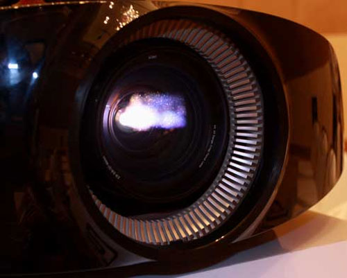 Máy chiếu 4K đầu tiên giá hơn nửa tỷ đồng ở Việt Nam