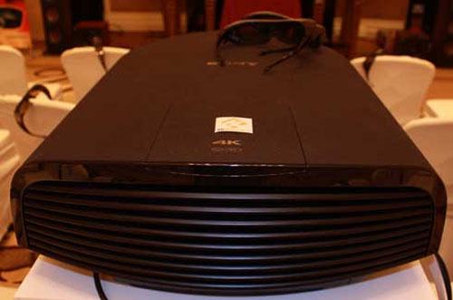 Máy chiếu 4K đầu tiên giá hơn nửa tỷ đồng ở Việt Nam