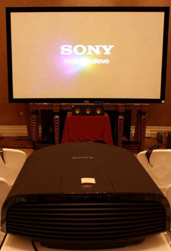 Máy chiếu 4K đầu tiên giá hơn nửa tỷ đồng ở Việt Nam