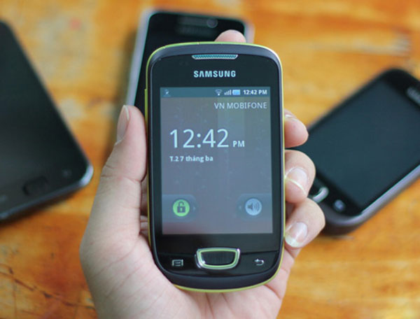 Top 8 smartphone giá rẻ bán chạy tại VN