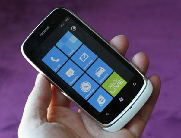 Top 8 smartphone giá rẻ bán chạy tại VN