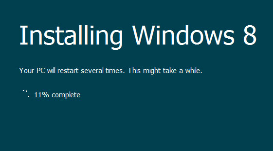 Đợi cài Windows 8 trên máy tính