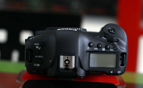 Canon 1D X giá 171 triệu về Việt Nam