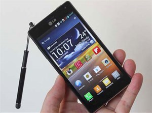 Smartphone 4 nhân của LG bán ở Singapore tuần này