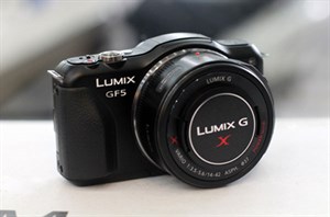 Lumix GF5 màn cảm ứng giá 14,5 triệu