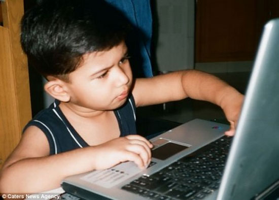 Thán phục cậu bé 8 tuổi đã trở thành chuyên gia của Microsoft