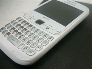 Điện thoại 2 SIM 'lạ' dùng ChatON từ Samsung