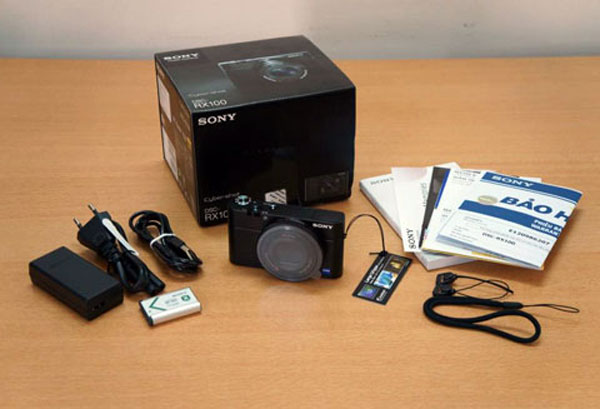 Máy ảnh compact cảm biến 'khủng'