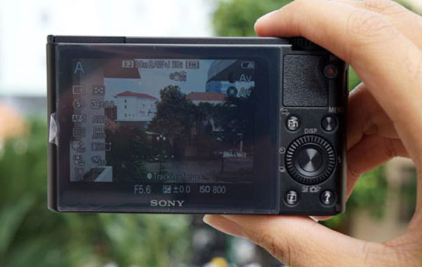 Máy ảnh compact cảm biến 'khủng'