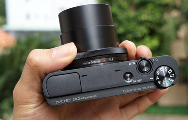 Máy ảnh compact cảm biến 'khủng'