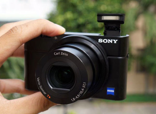 Máy ảnh compact cảm biến 'khủng'