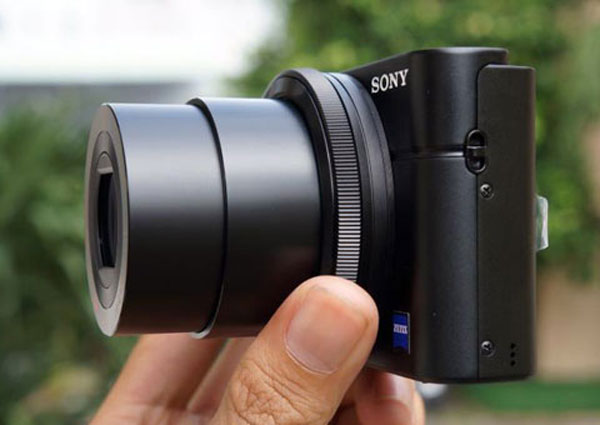 Máy ảnh compact cảm biến 'khủng'