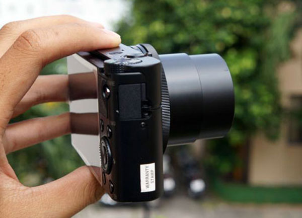 Máy ảnh compact cảm biến 'khủng'