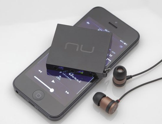 NuForce Mobile Music Pump phiên bản màu đen. NuForce Mobile Music Pump - Headamp di động siêu gọn nhẹ