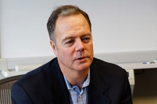 CEO Gregg Lowe 10 CEO công nghệ Mỹ được trả lương cao nhất