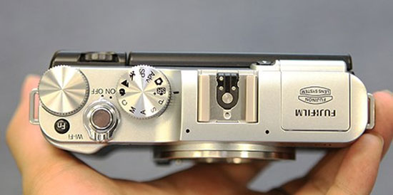 Là model Mirroless đầu tiên của Fujifilm được trang bị Wi-Fi Máy ảnh mirrorless Fujifilm X-M1 về Việt Nam