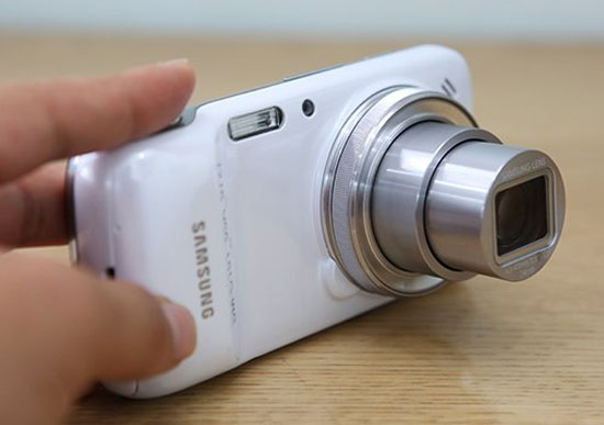 Galaxy S4 Zoom Smartphone lai máy ảnh của Samsung xuất hiện tại Việt Nam