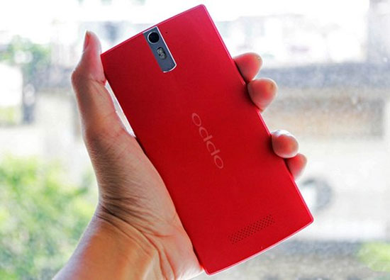 Vẫn sử dụng lớp vỏ Polycarbonate sơn mờ, không bóng Oppo Find 5 bản đặc biệt màu đỏ có mặt ở Việt Nam