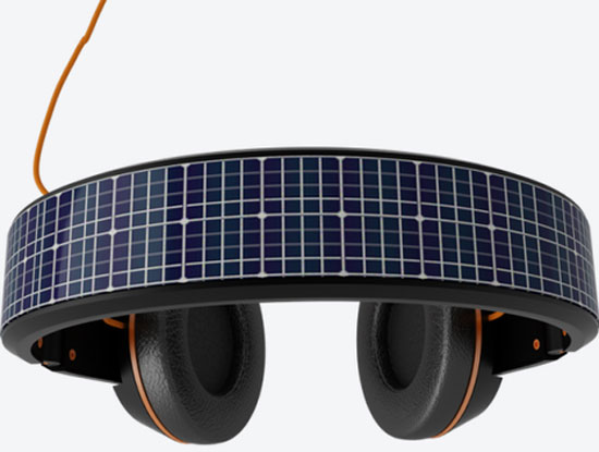 Tai nghe OnBeat Solar. Tai nghe OnBeat Solar hỗ trợ sạc pin cho thiết bị di động