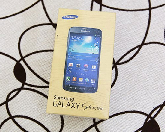 Hộp đựng S4 Active làm từ vật liệu tái chế. Samsung Galaxy S4 Active về Việt Nam với giá 15 triệu đồng