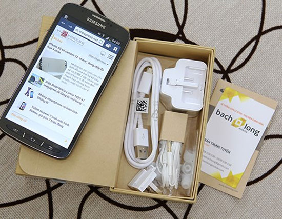 Máy bán kèm theo sạc, cáp kết nối và tai nghe. Samsung Galaxy S4 Active về Việt Nam với giá 15 triệu đồng