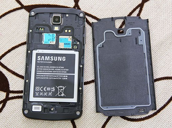 Nắp lưng có thể tháo rời với rong cao su chống nước. Samsung Galaxy S4 Active về Việt Nam với giá 15 triệu đồng