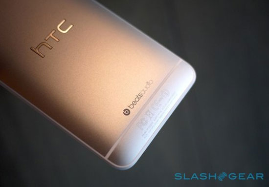 Mặt sau điện thoại HTC One Mini ra mắt với giá gần 600 USD