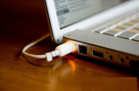 Sạc pin quá lâu cũng là một cách "bức tử" chiếc laptop của bạn 8 thói quen người dùng “giết” laptop nhanh hơn