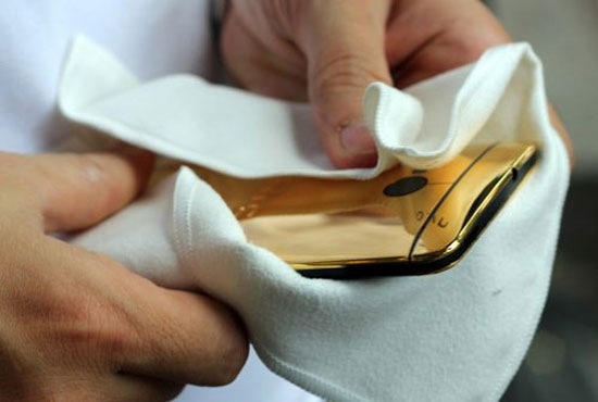 HTC One mạ vàng 24k đầu tiên ở Việt Nam